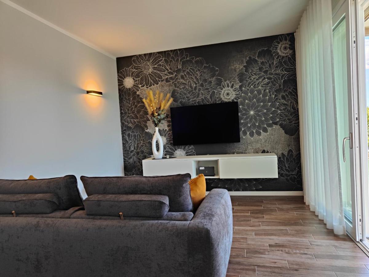 San Giorgio Design Home Con Jacuzzi Privata Кола Экстерьер фото
